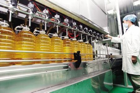 全自动桶装橄榄油灌装机在生产车间的应用